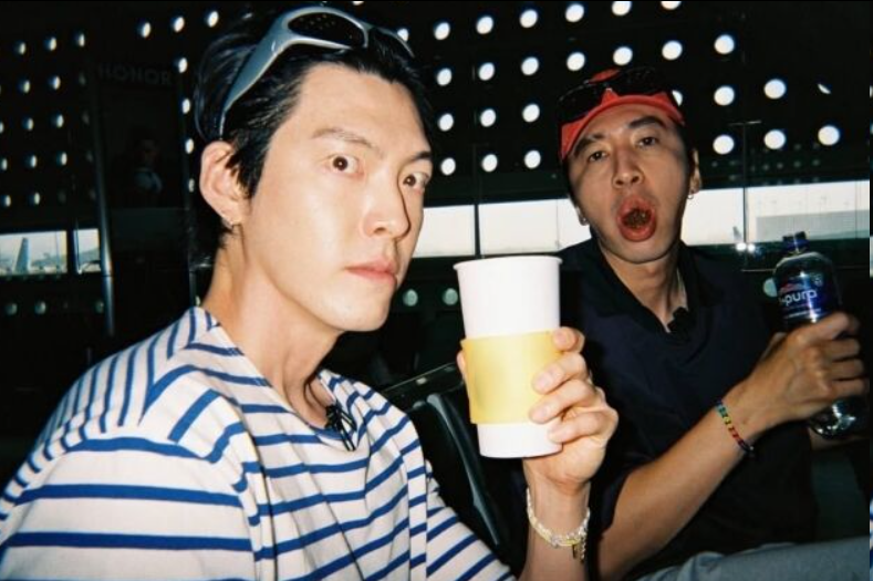 金宇彬公开综艺幕后照，晒李光洙微妙表情秒解争议：他超喜欢！