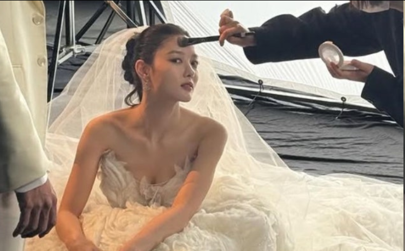 惊艳！金裕贞晒婚纱照，露肩婚纱秀优雅，为新剧《亲爱的 X》造势