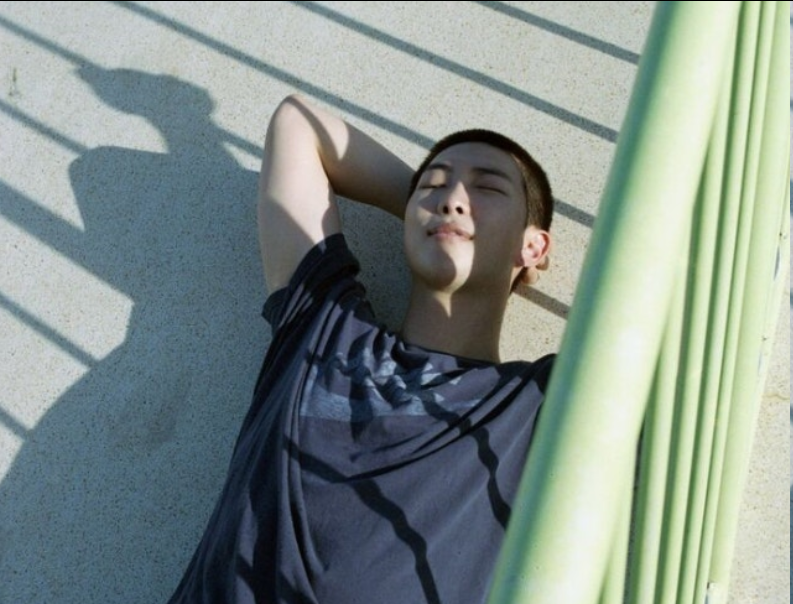 全员回归预热！防弹少年团BTS老歌新曲横扫公告牌，统治力依旧