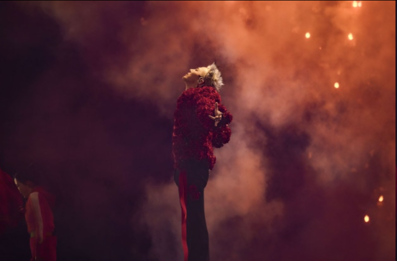 权志龙《Übermensch》横扫 TME 年度三冠：时隔11年，巨星风采依旧！