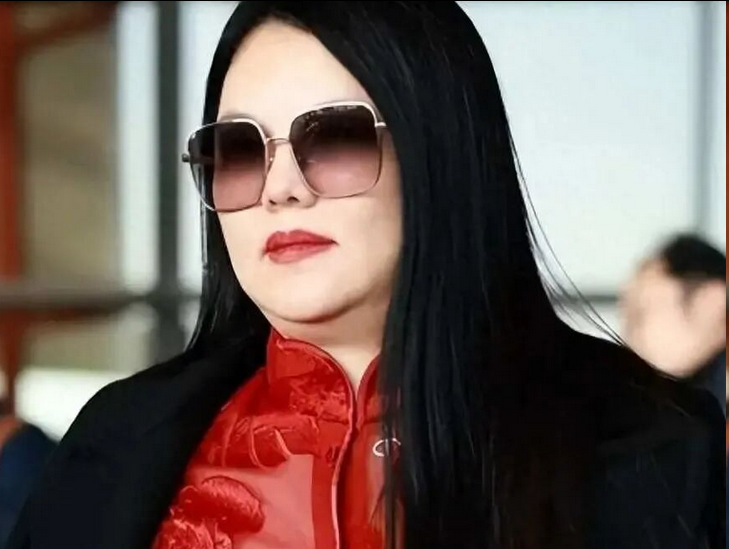 李湘多平台账号被禁止关注，李湘最近怎么了为什么被禁止关注