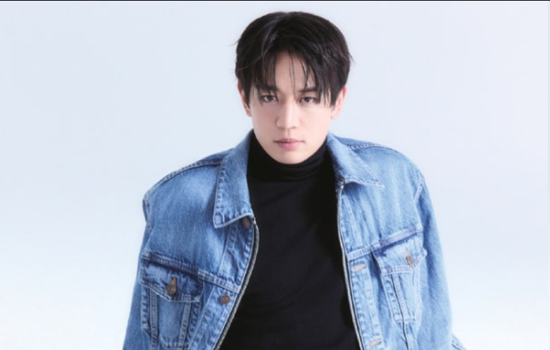 SHINee珉豪最新画报公开！西装牛仔完美驾驭，诠释“神颜”级的松弛感