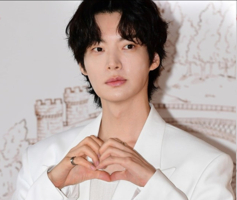 安宰贤、朱宇宰同框！自曝明洞成名前往事：“没收到星探名片都会觉得奇怪”