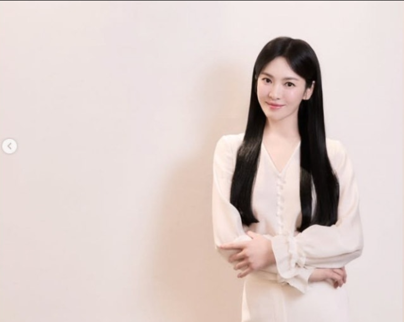 告别短发！45岁宋慧乔“清纯长发”回归：美回出道巅峰，网友直呼“女神转世”