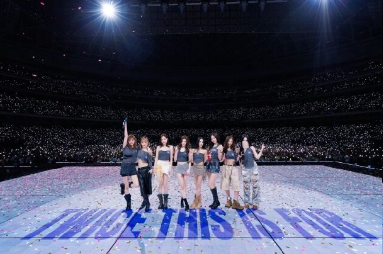 TWICE 台北大巨蛋连开三场创纪录！12 万观众挤爆现场，点亮全市地标
