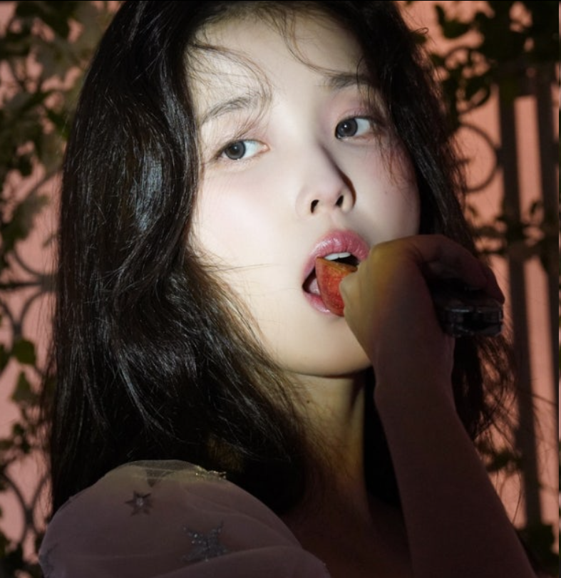 IU化身“21世纪大君夫人”：画报花絮公开，童话般视觉美学令人屏息