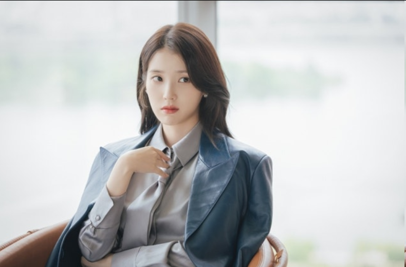 当财阀女遇上冷傲大君！IU变身胜负欲化身，对边佑锡展开疯狂“Lovcall”