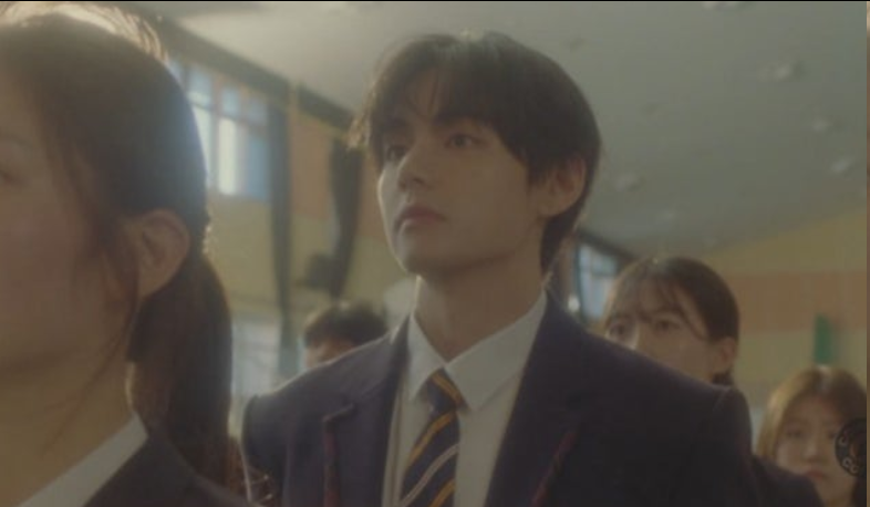 BTS V 变身“初恋学长”：出演咖啡品牌微电影，穿校服展现极致心动感