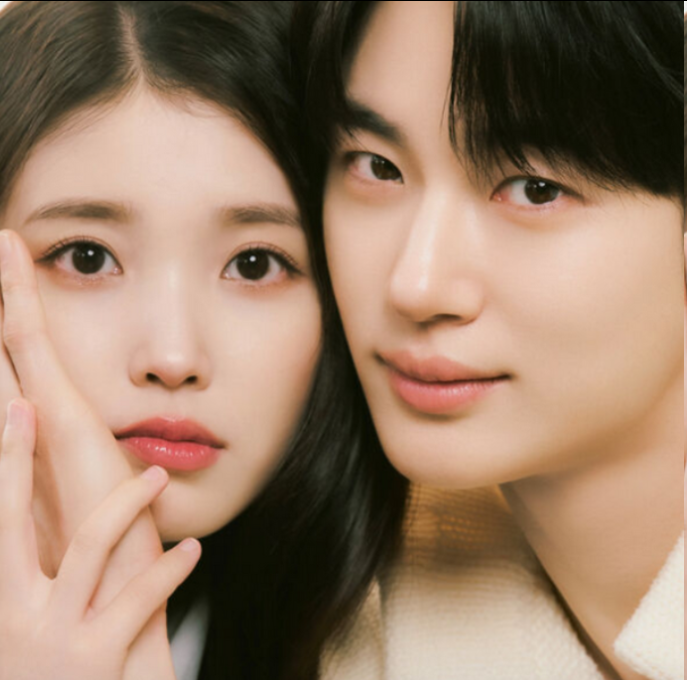 《21世纪大君夫人》IU、边佑锡超甜写真，同框化学反应拉满！