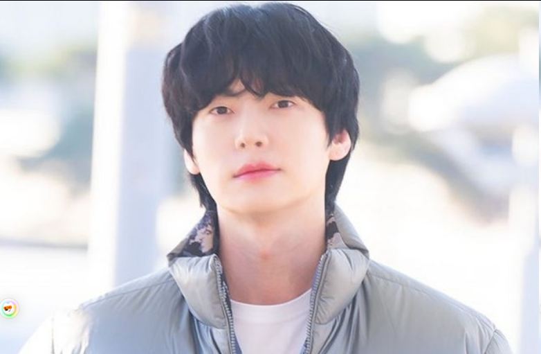 安宰贤与爱猫“下酒菜”首拍全家福，为拍照下跪恳求汗流浃背引爆笑