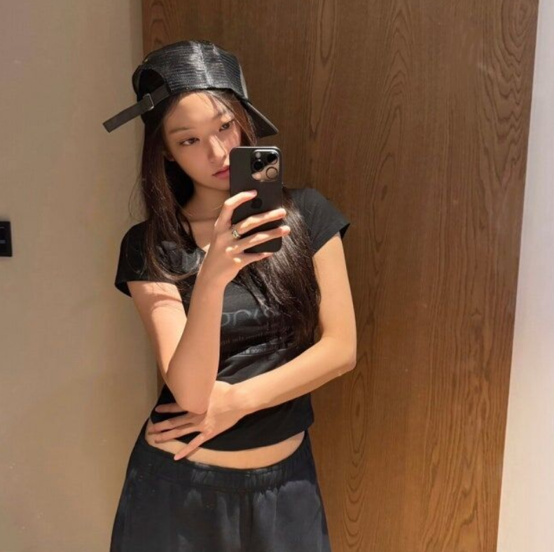NewJeans成员Haerin生日前夕释出多图：清纯与酷飒兼具，三名成员复出在即