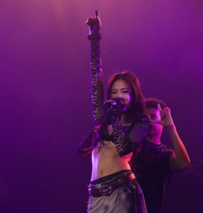 K-Pop第一人！JENNIE连任欧洲两大顶流音乐节压轴嘉宾，斩获国际高赞