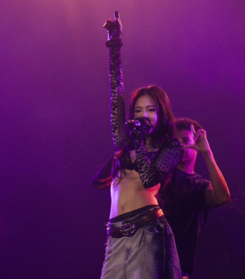 Jennie双喜临门：《Dracula》公告牌夺冠，新歌横扫27国iTunes榜首