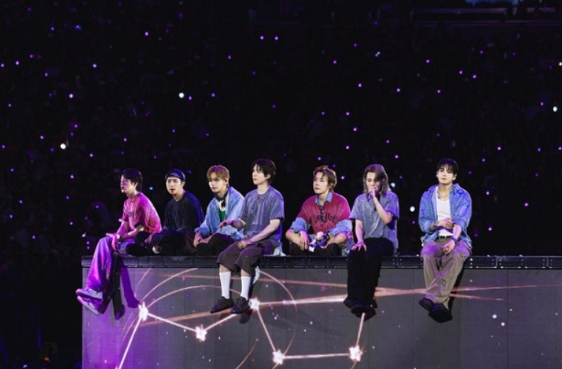 15万人潮掀翻纽约球场，BTS「阿里郎」大合唱引爆北美