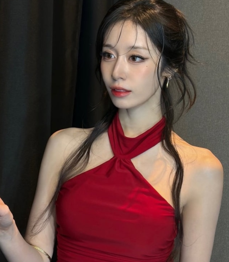 T-ara朴智妍近照惊艳曝光，离婚后状态绝佳，红唇直角肩气场全开