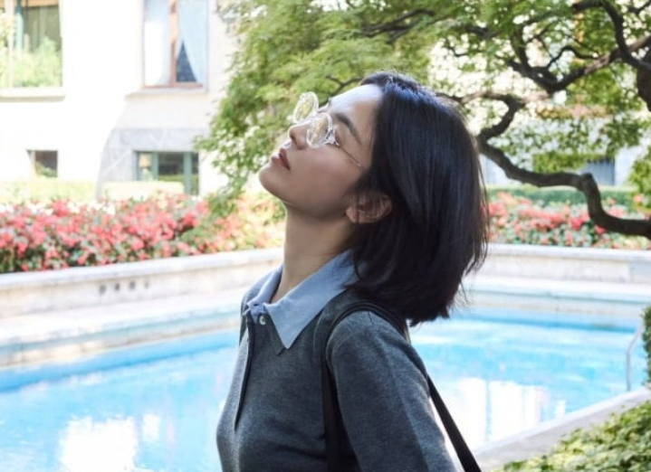 宋慧乔米兰最后一天自由时光公开，针织牛仔休闲装扮依旧美翻全场