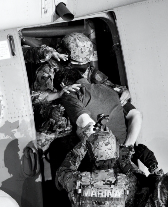 1985年,美国一缉毒特工,惨遭墨西哥毒枭报复,全身骨骼折断,一根长钢