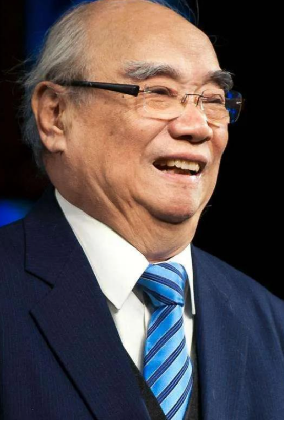 没有几个人买得起.马长礼先生没过几年又换了个大摩托