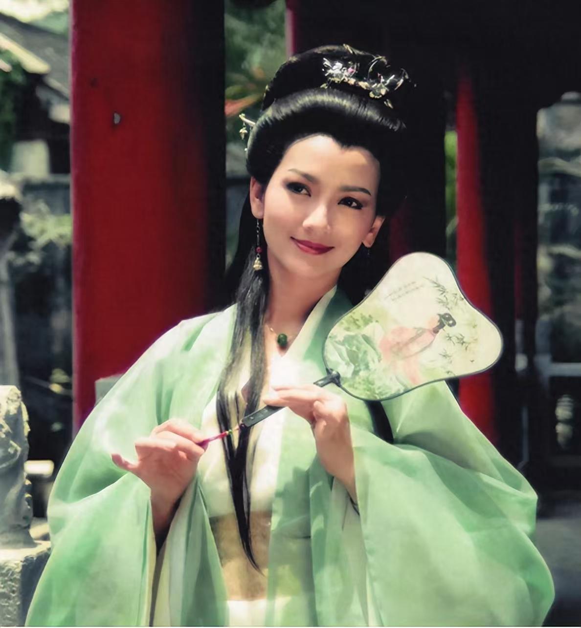 《新白娘子传奇》:白素贞水漫金山寺,背后的真正推手竟是小青?