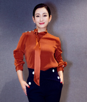 与李湘前夫分手1年后,转身嫁王新军的秦海璐,现在过得怎么样?