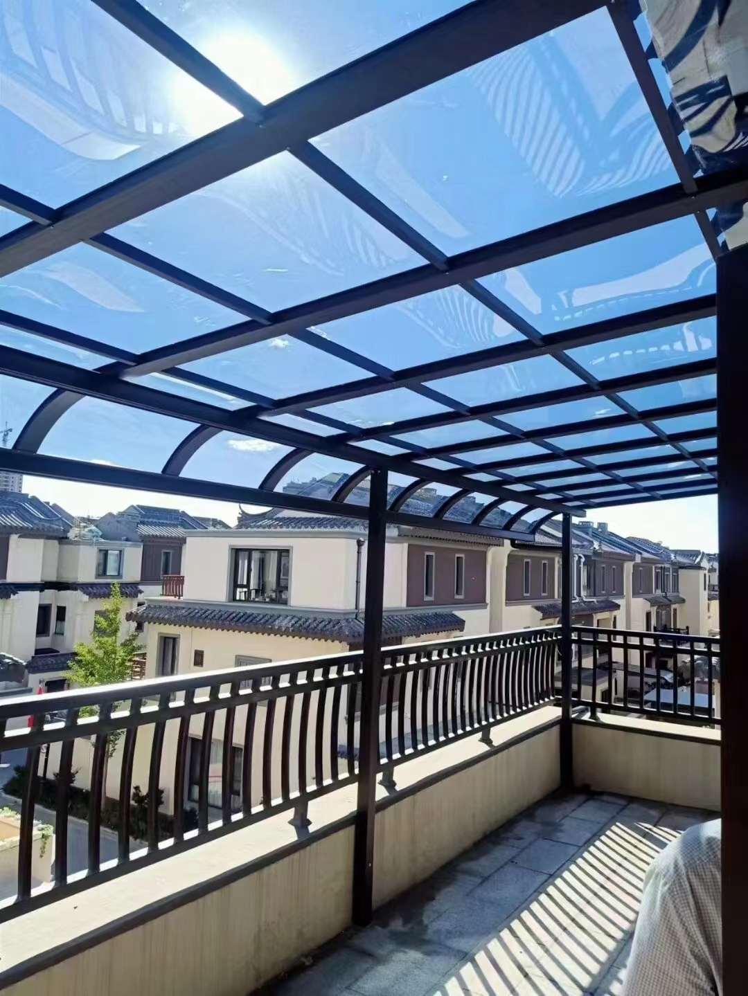 户外阳台遮阳遮雨棚如何安装