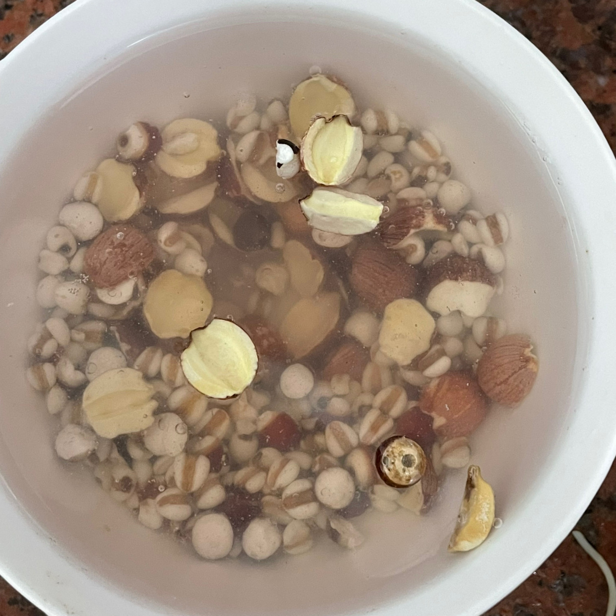 薏米山药汤,清甜滋补,浓郁入味,每一口都好喝到碗底见不得!