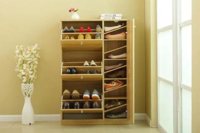 鞋柜设计中的倾斜层板:提升空间使用率的巧妙创意