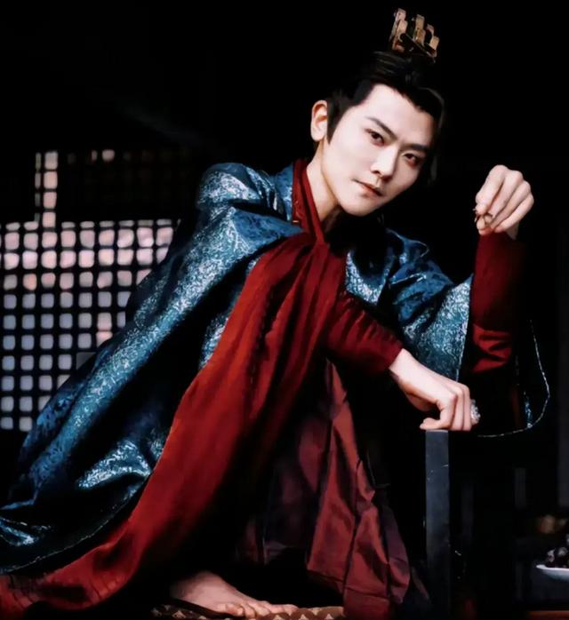 《庆余年》又有人塌房了?刘端端深夜与女子回家,被质疑出轨