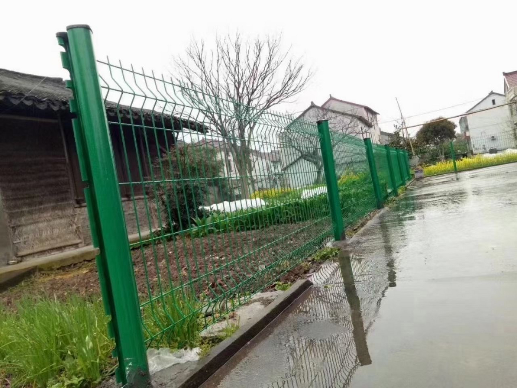 最后仔细检查质量和水平度就ok啦![原文:广西桃型柱护栏的安装方法]