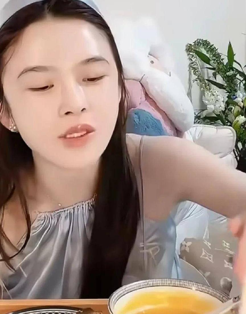 赵樱子直播自曝恋情引争议,网友质疑其为流量炒作