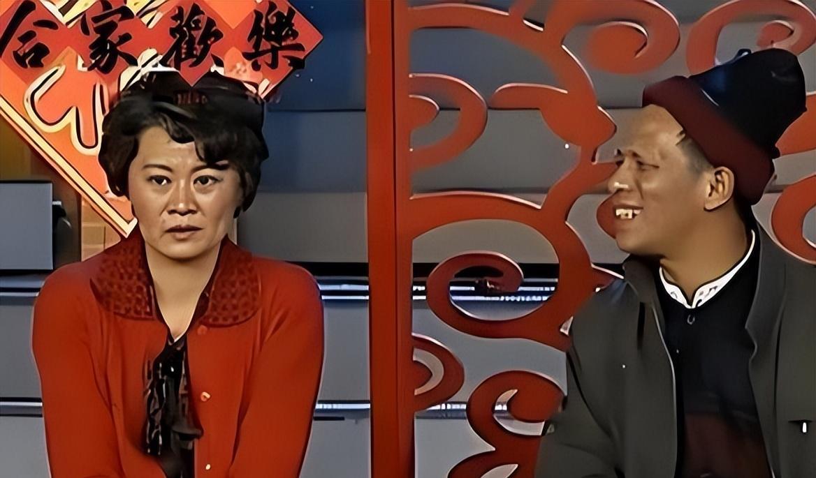 宋小宝春晚忘词随口一喊"海燕呐",爆红成草根顶流,因婚变丑闻跌落神坛