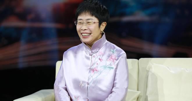 《中国诗词大会》嘉宾蒙曼,至今未婚,节目上,朱迅询问她的择偶条件,没