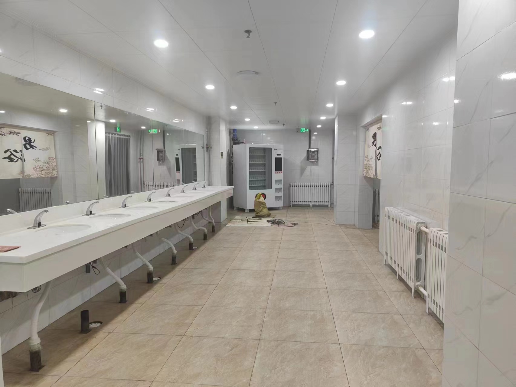 00后毕业生创业校园洗浴后勤服务项目年收入百万