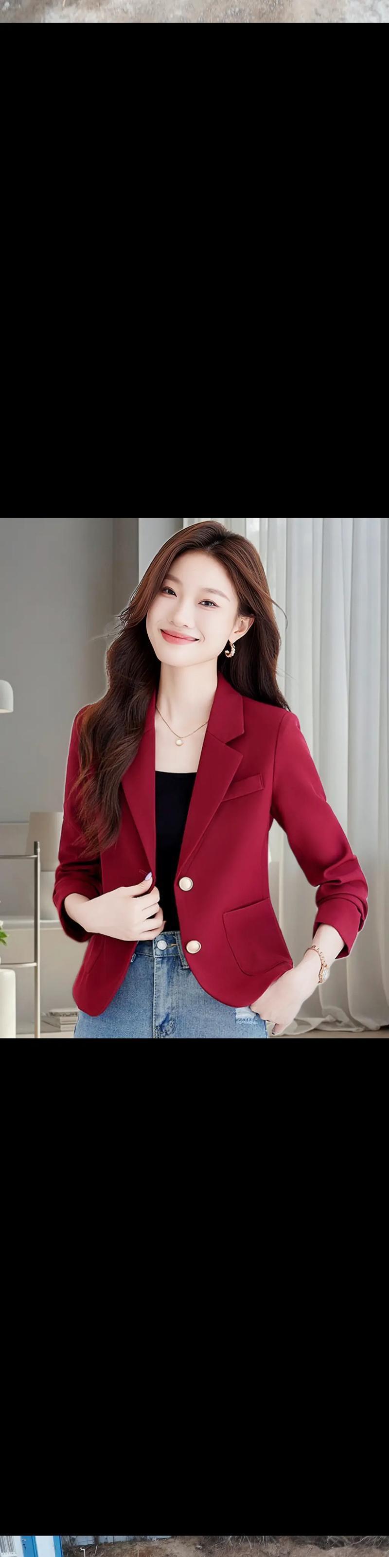 酒红西装配帆布鞋,通勤还能这么出彩?