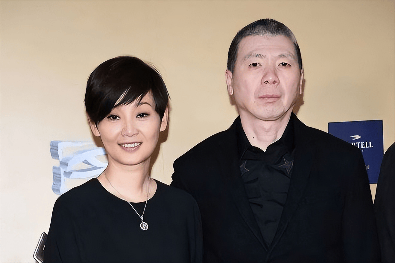 58岁徐帆:隐瞒了26年,自爆婚后无子女,原来冯小刚有苦难言