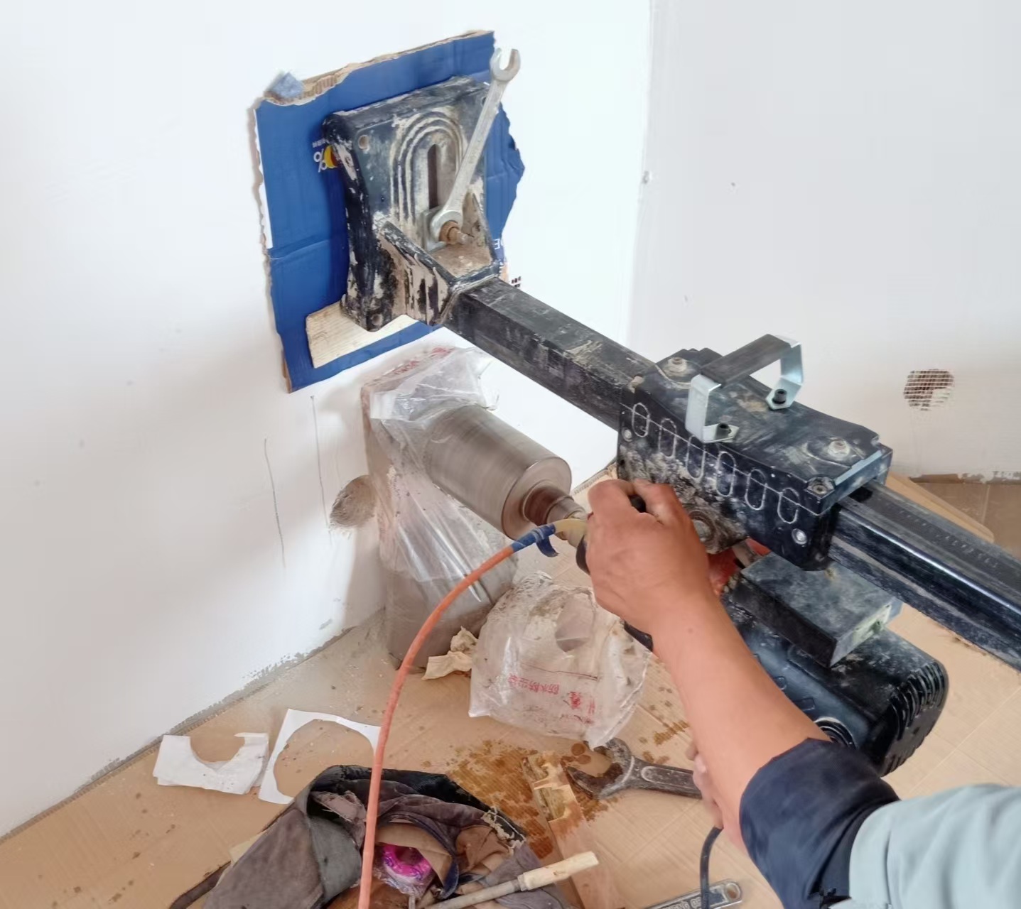 深圳市福田区各类专业工程墙体空调钻孔打孔师傅,龙岗混凝土切割