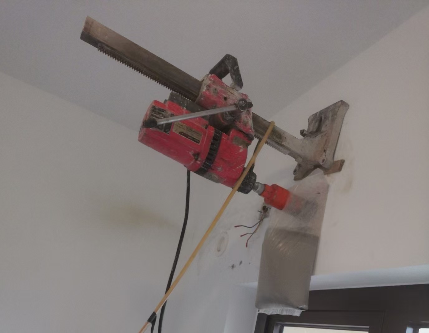 深圳市福田区各类专业工程墙体空调钻孔打孔师傅,龙岗混凝土切割