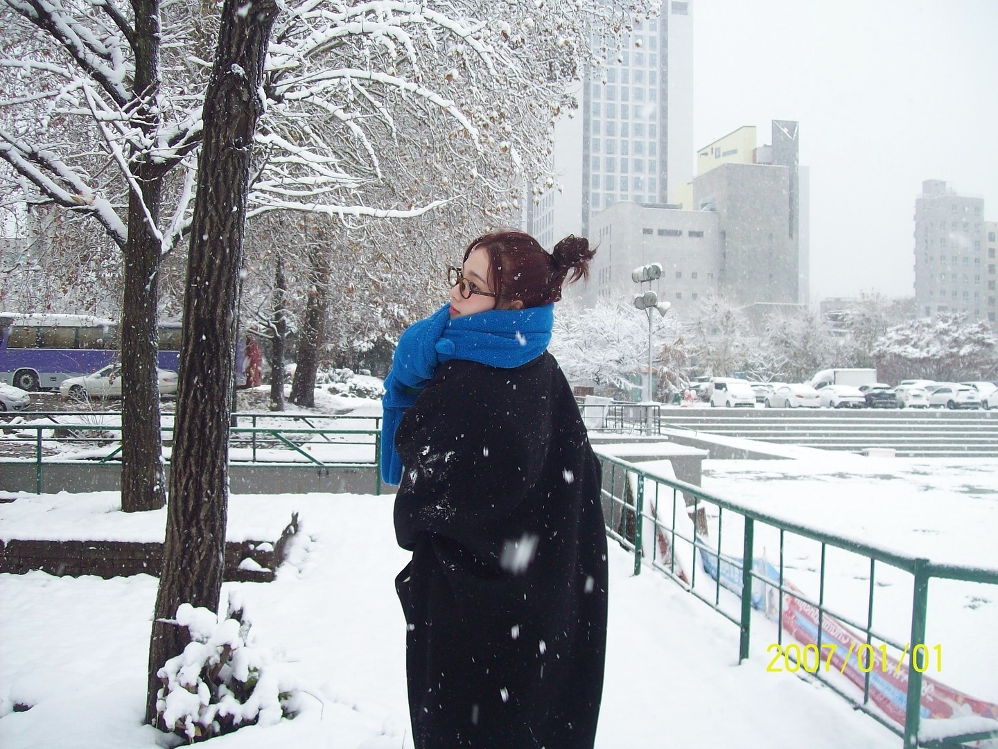 柳智敏享受初雪景，还自己手工制作完成可爱迷你雪人