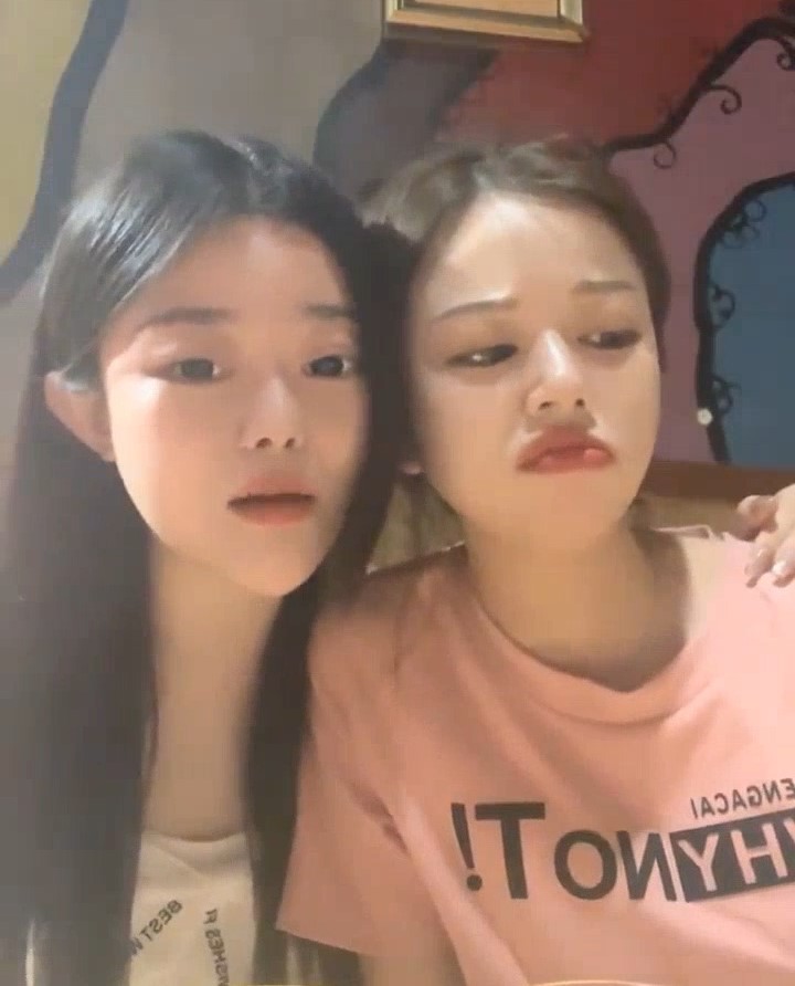 03年安琪拉表妹和闺蜜的酒吧视频什么梗，两00后妹子的夜生活