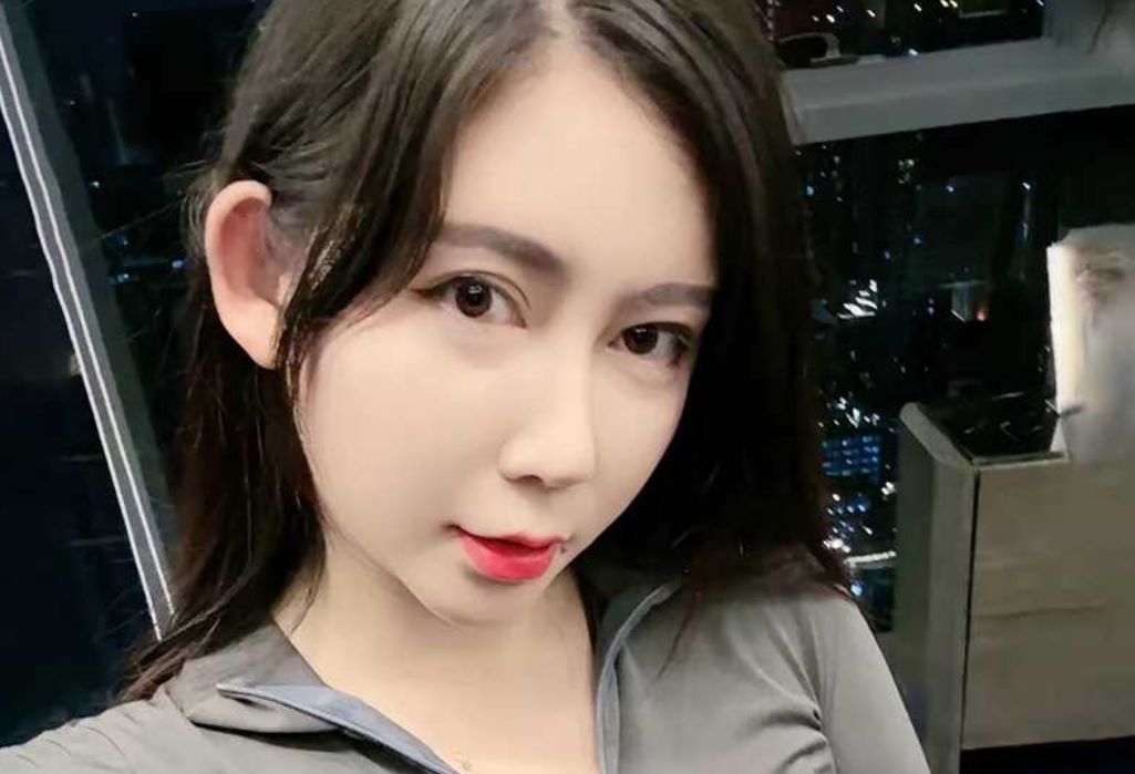 抖音网红李雅游泳池视频什么梗，李雅和粉丝在泳池聚会