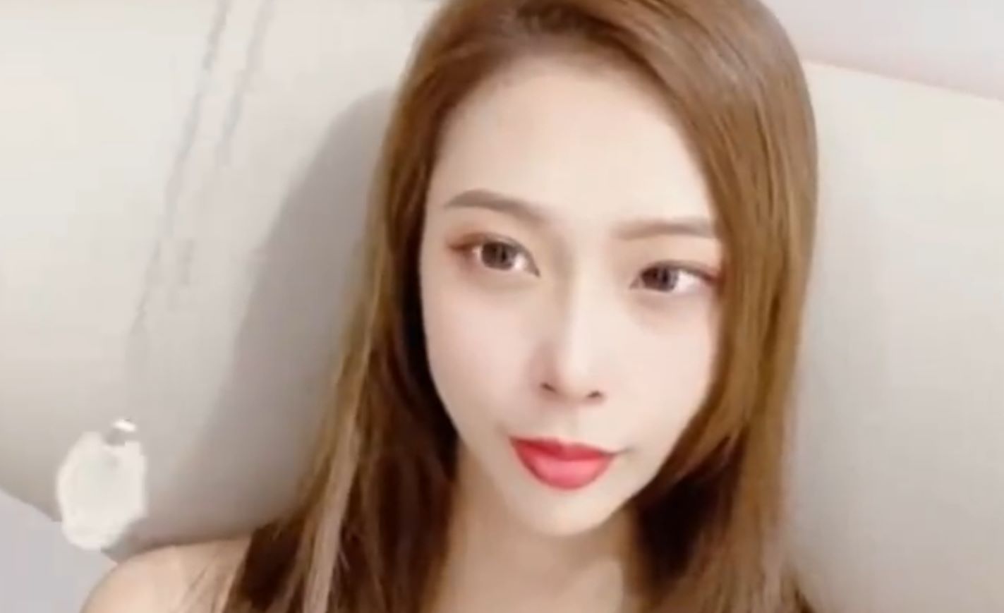 阿乐催眠大师Vlog视频什么梗，被项链催眠而听从命令