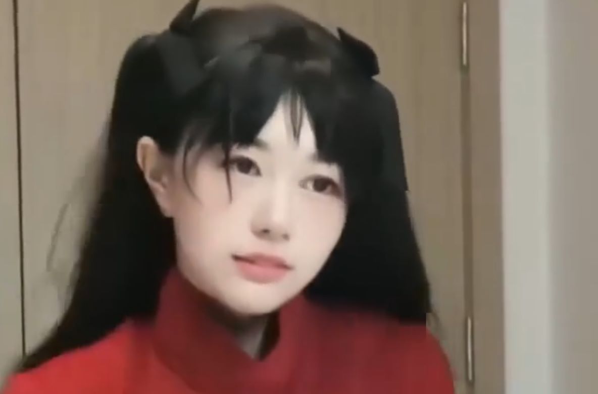 埋导演COS远坂凛弹力摇视频什么梗，埋导演的双马尾远坂凛