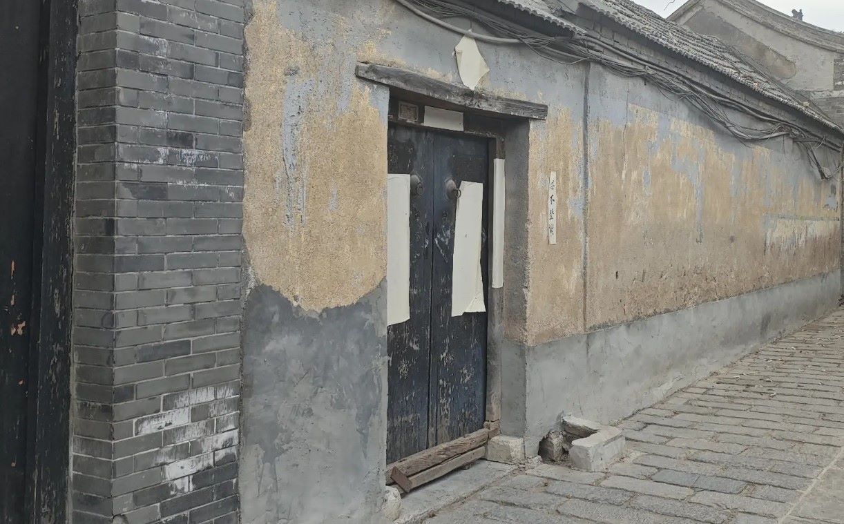 青州古城街小巷一对男女视频什么瓜，古城小巷绿裙女子事件