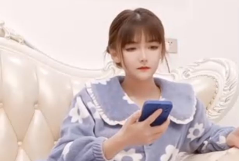 早川井子春节的快递补偿视频什么梗，送货上门的已损坏包裹