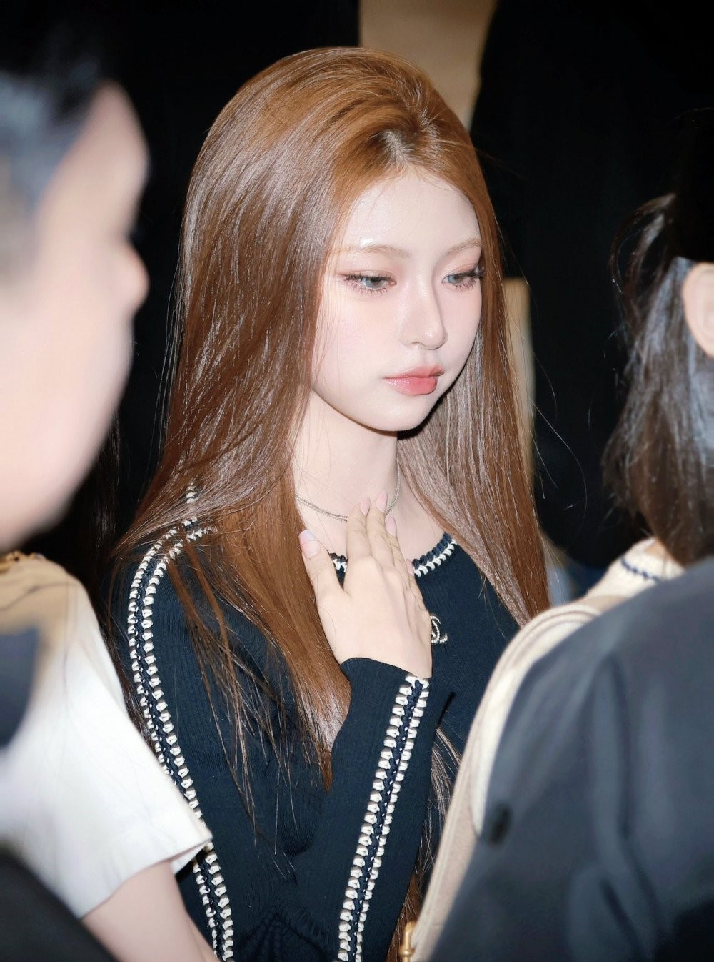 KiiiKiii成员Haum的机场造型穿着猫系美人高级感，香奈儿人间体
