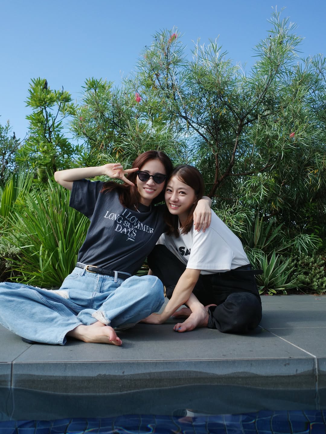 前AKB48成员前田敦子与岛田晴香合影，一起度过的夏日回忆