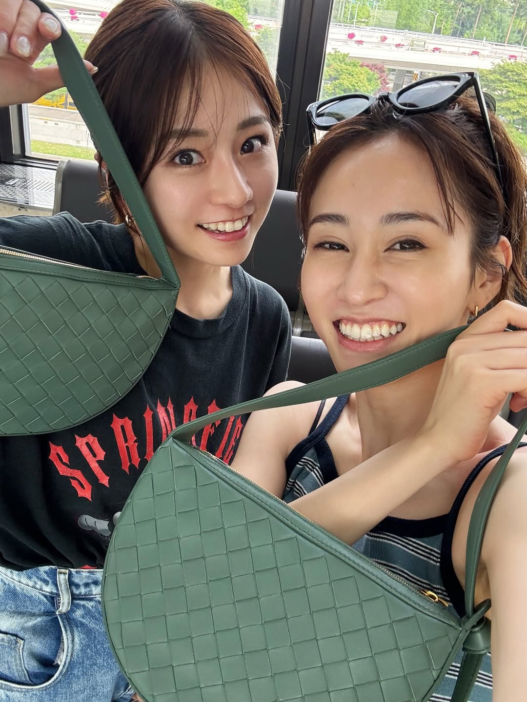 前AKB48成员前田敦子与岛田晴香合影，一起度过的夏日回忆
