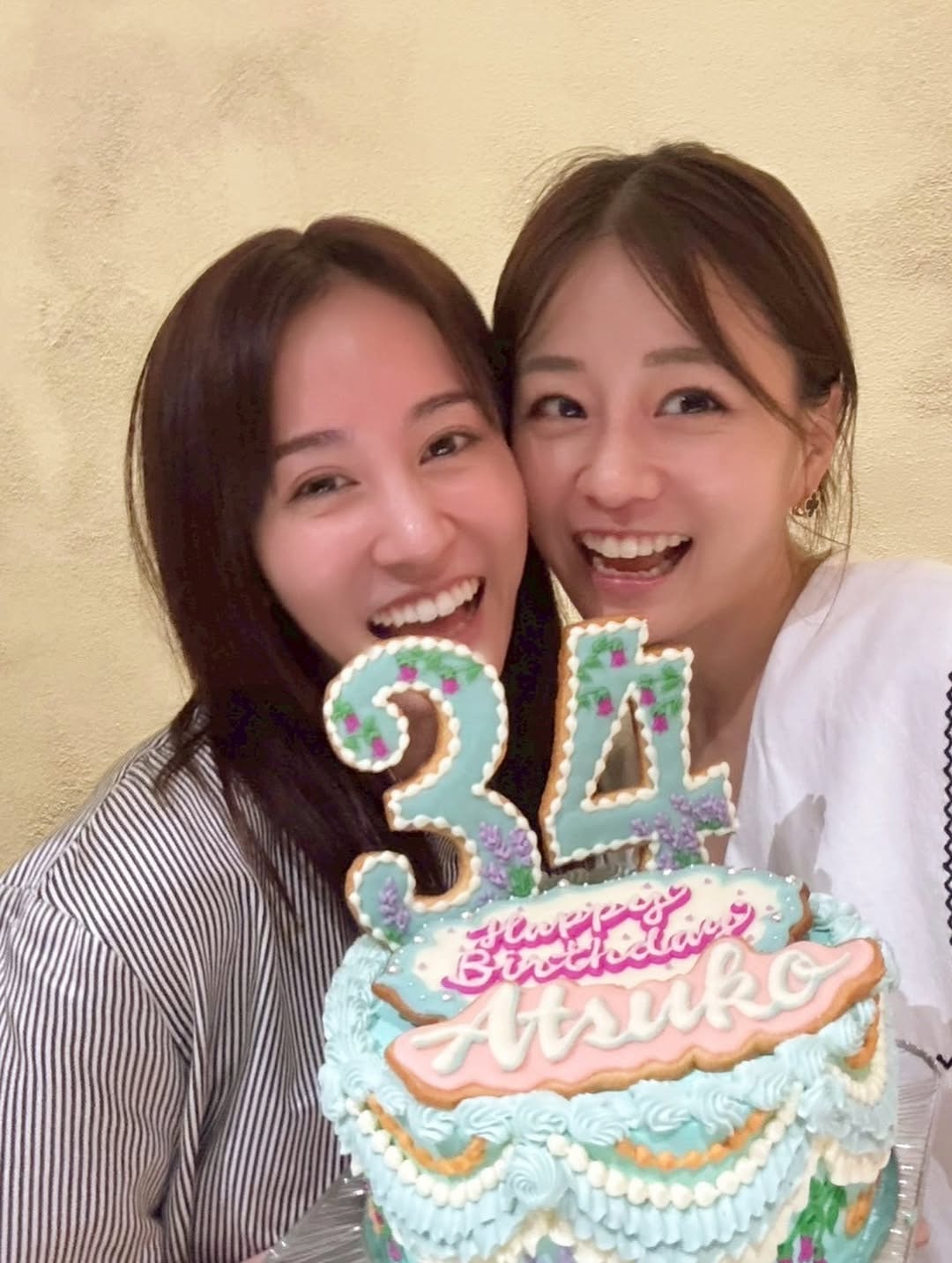 前AKB48成员前田敦子与岛田晴香合影，一起度过的夏日回忆