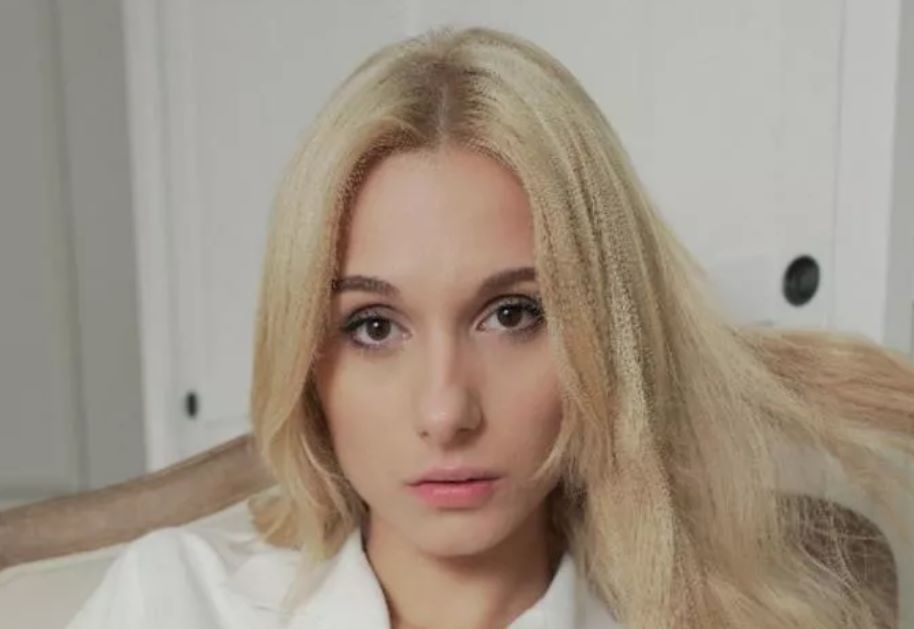 CarlaCute的个人资料来历,肚子上有个纹身的网红视频博主