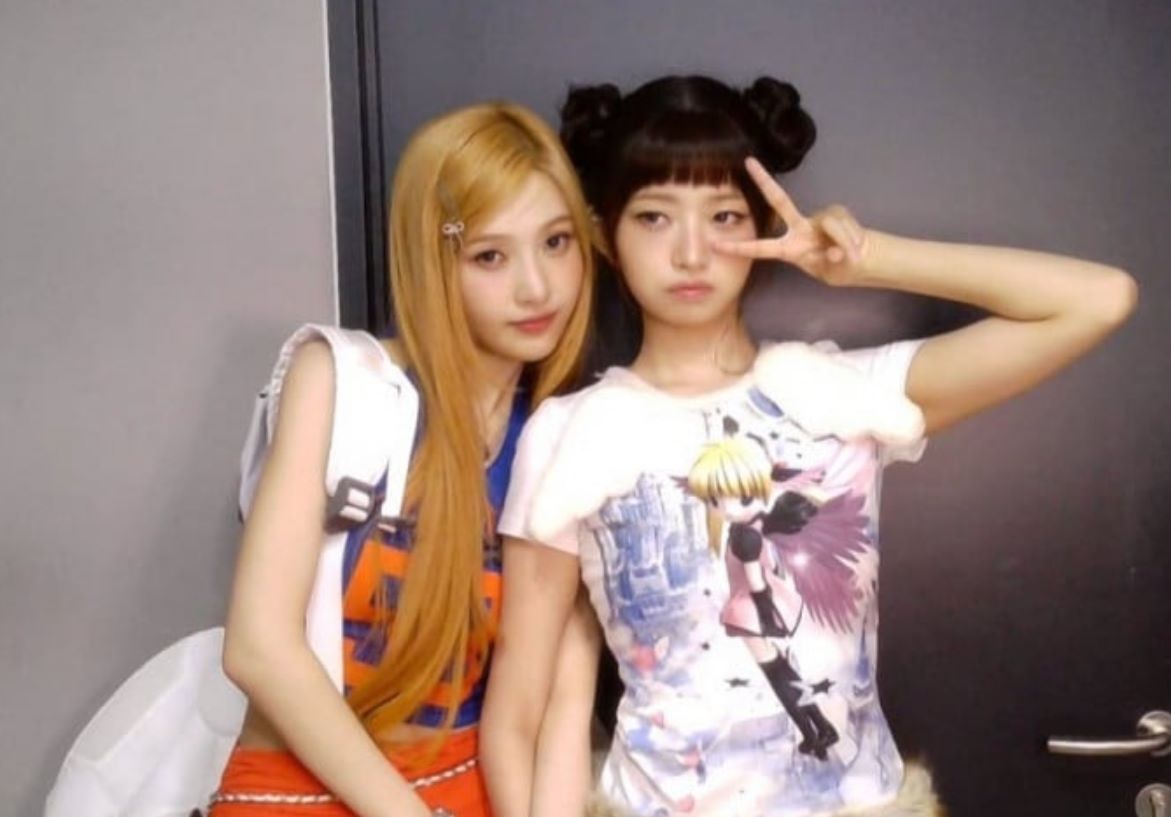IVE直井怜分享了和Red Velvet Joy的可爱合照，浓浓的姐妹情